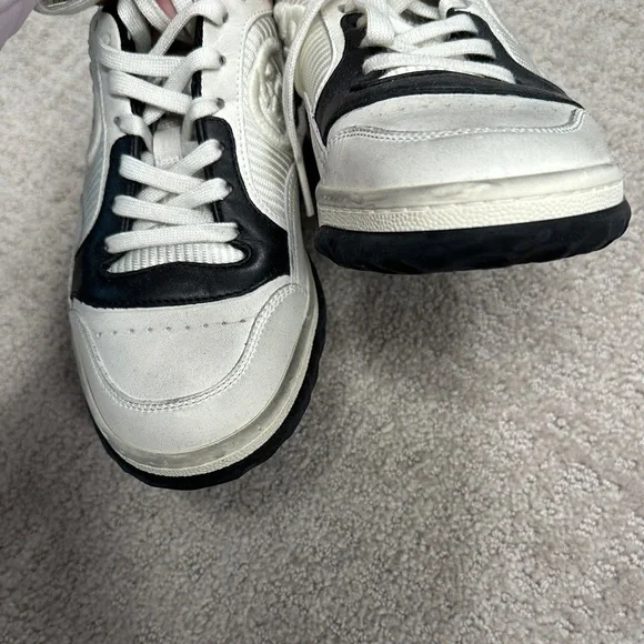 Gucci White and Black Sneakers - Picture 3 of 7